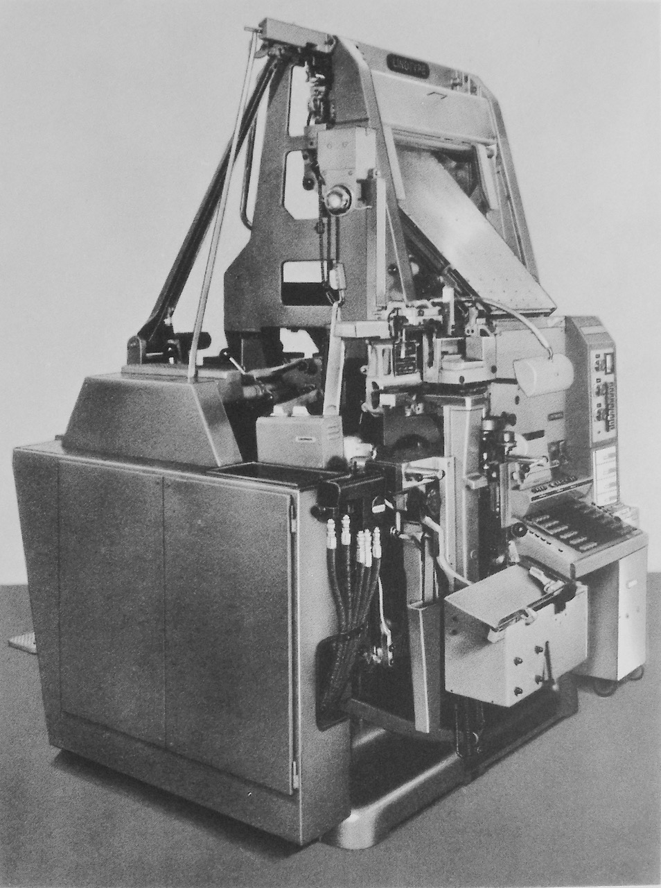 Linotype Continenta (side view)