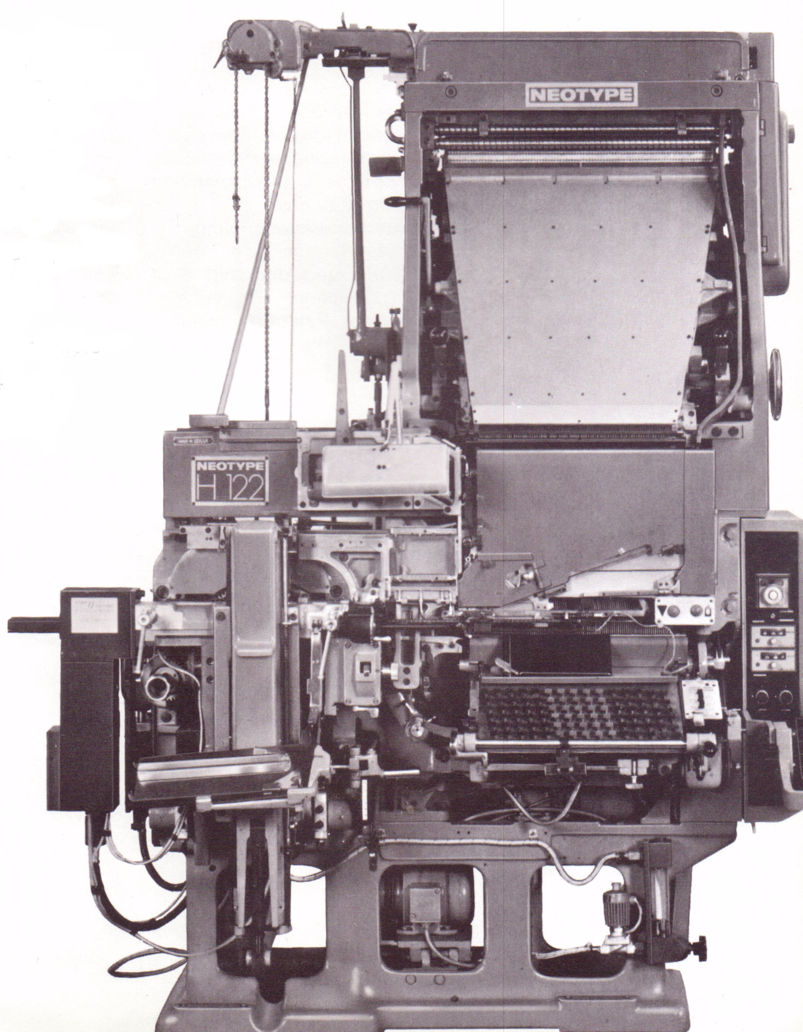Neotype H122 Russian linecasting typesetting machine