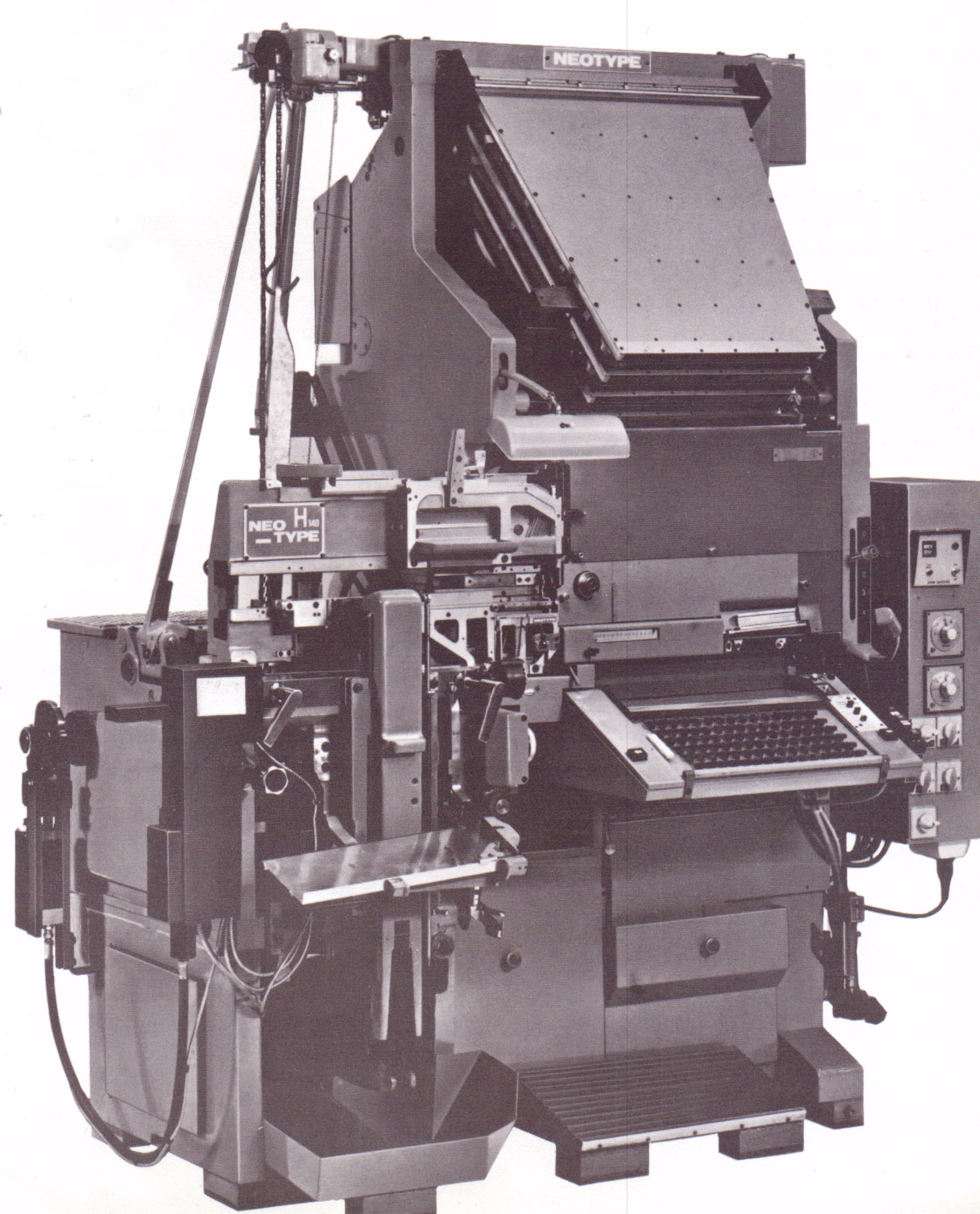 Neotype H140 Russian linecasting typesetting machine
